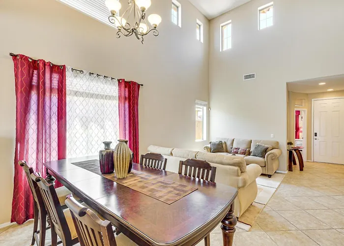 Near Parks & Golf Courses: Gilbert W/ Patio! Holiday home *
