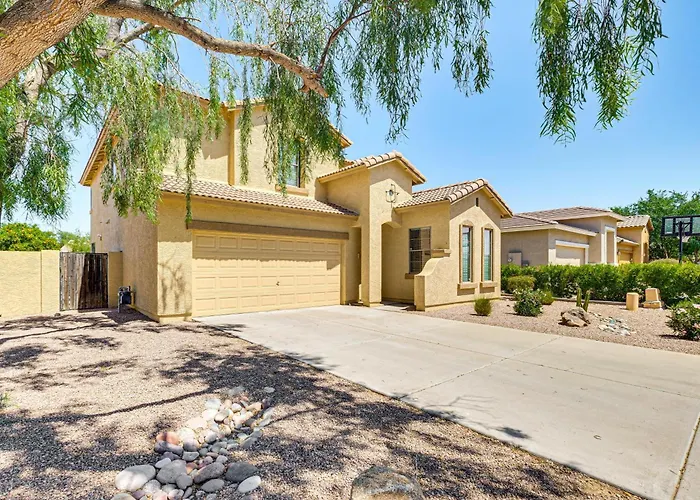 Near Parks & Golf Courses: Gilbert W/ Patio! *