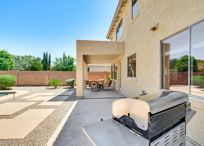 Near Parks & Golf Courses: Gilbert W/ Patio! Holiday home *