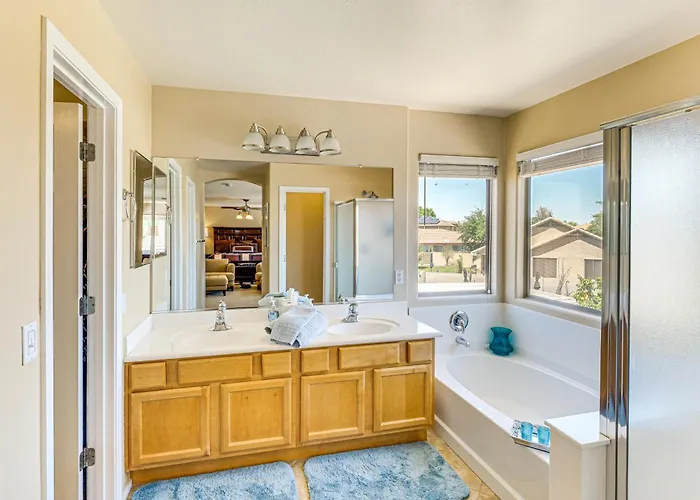 Near Parks & Golf Courses: Gilbert W/ Patio! Holiday home Queen Creek